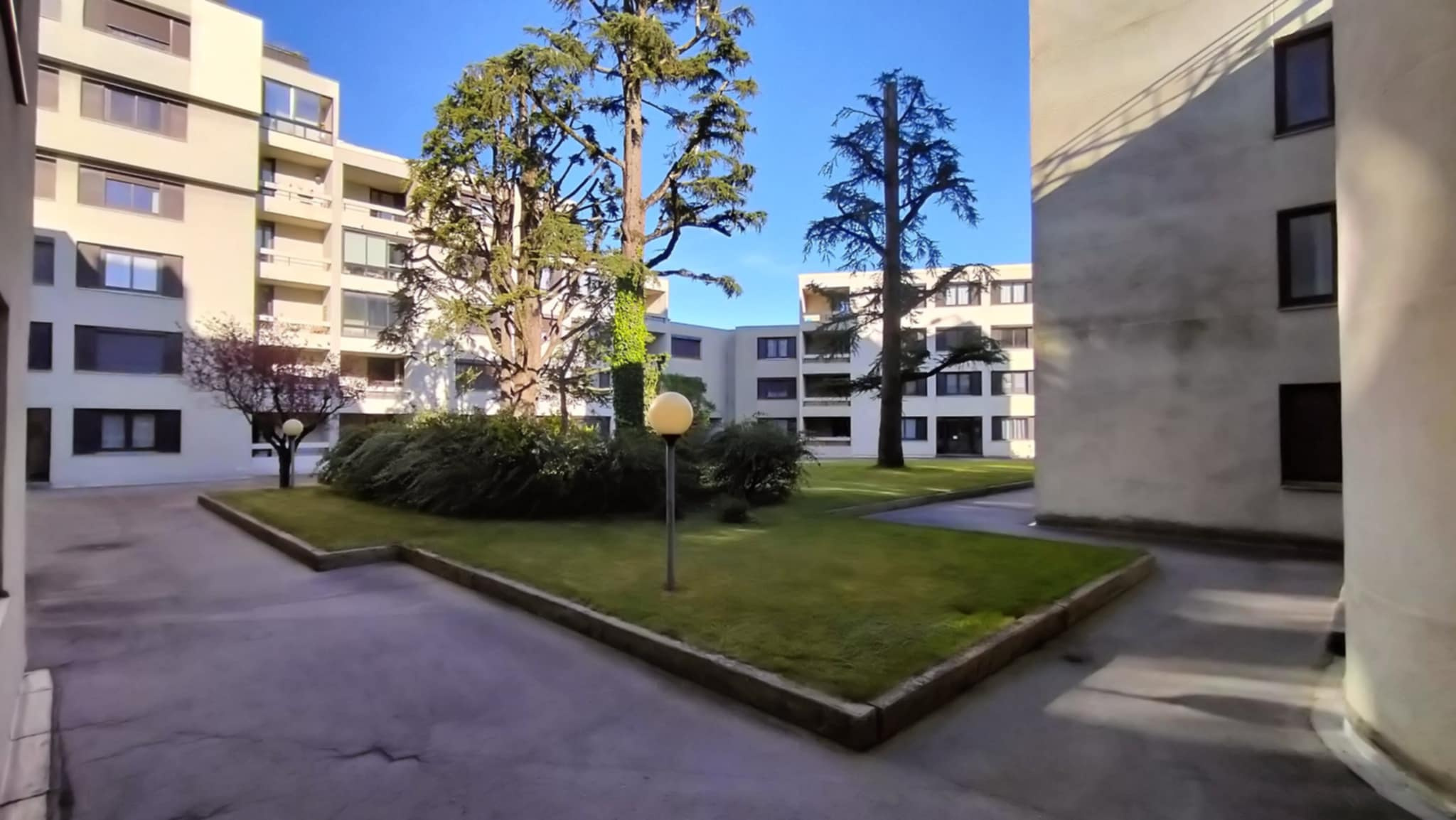 APPARTEMENT T4 - T5 - ONET LE CHATEAU