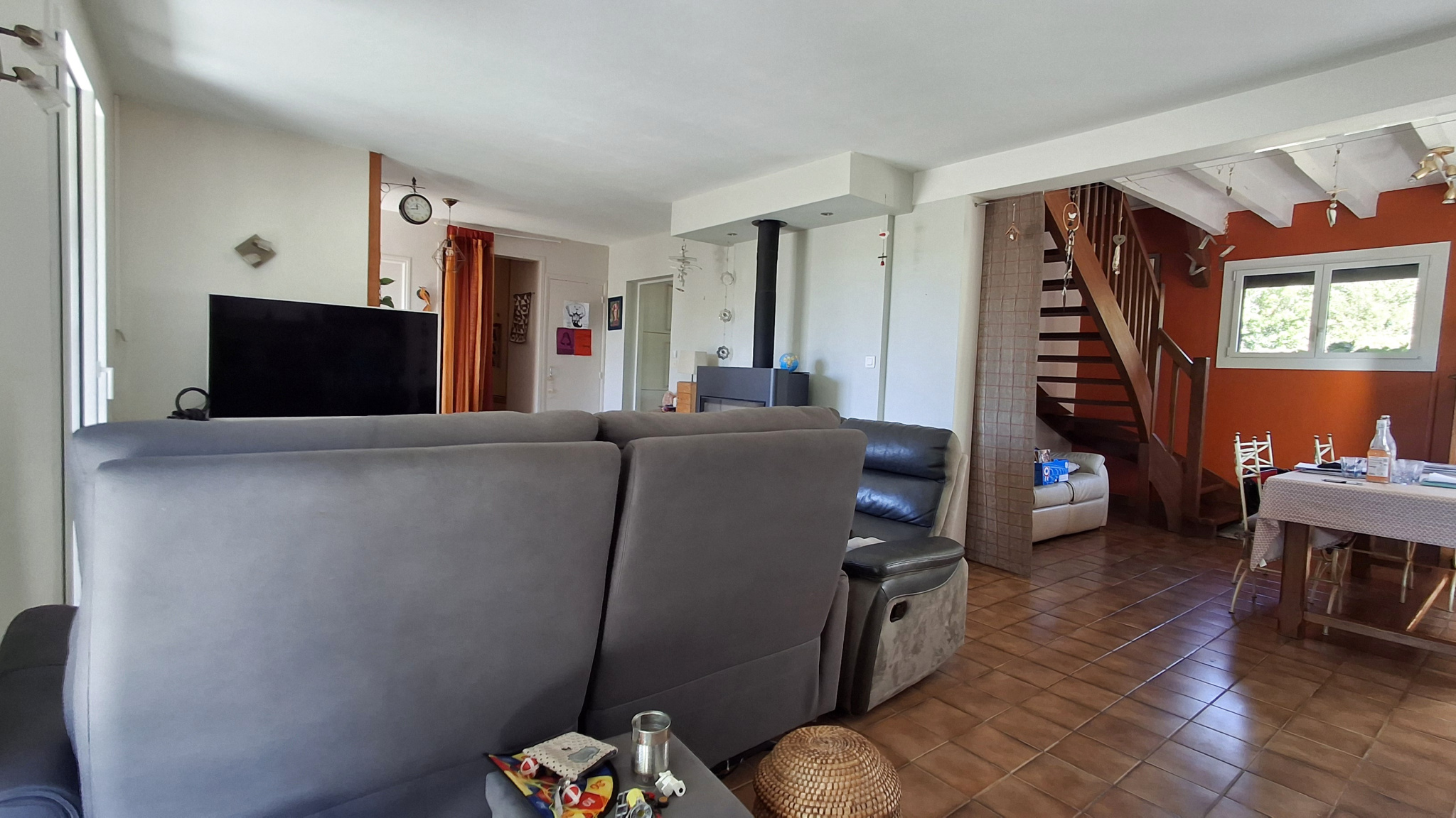 Grande maison avec terrasse 5 pièces en vente à Quins – Image 2
