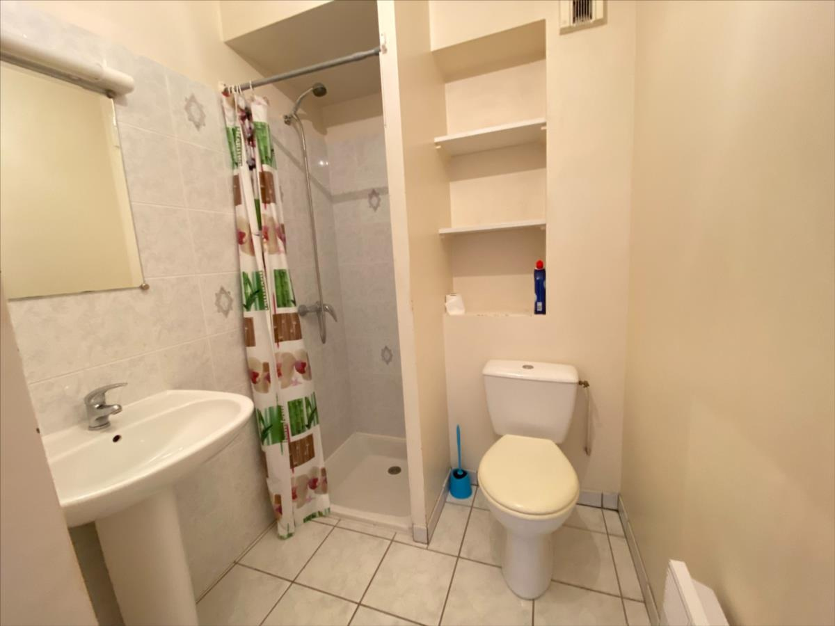 APPARTEMENT T1 AVEC JARDINET - ONET-LE-CHATEAU – Image 4