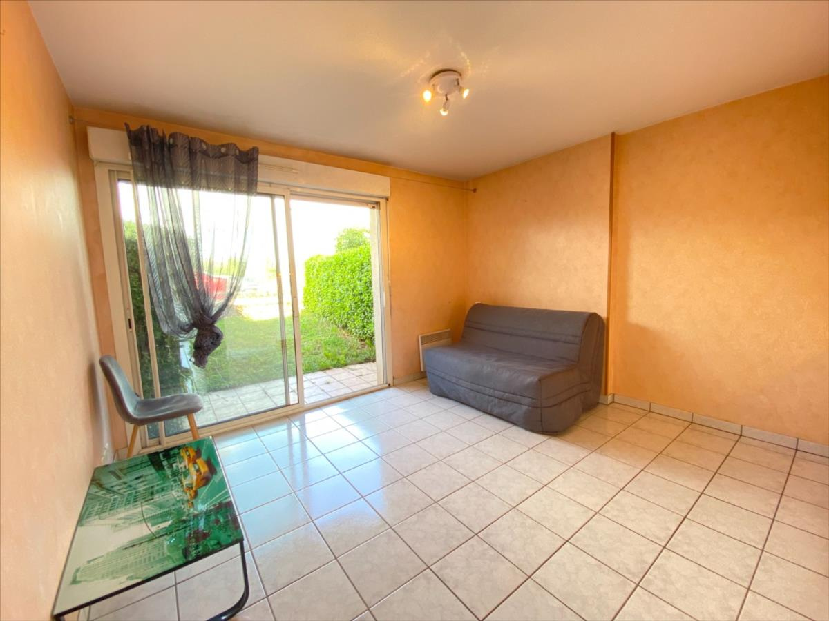 APPARTEMENT T1 AVEC JARDINET - ONET-LE-CHATEAU