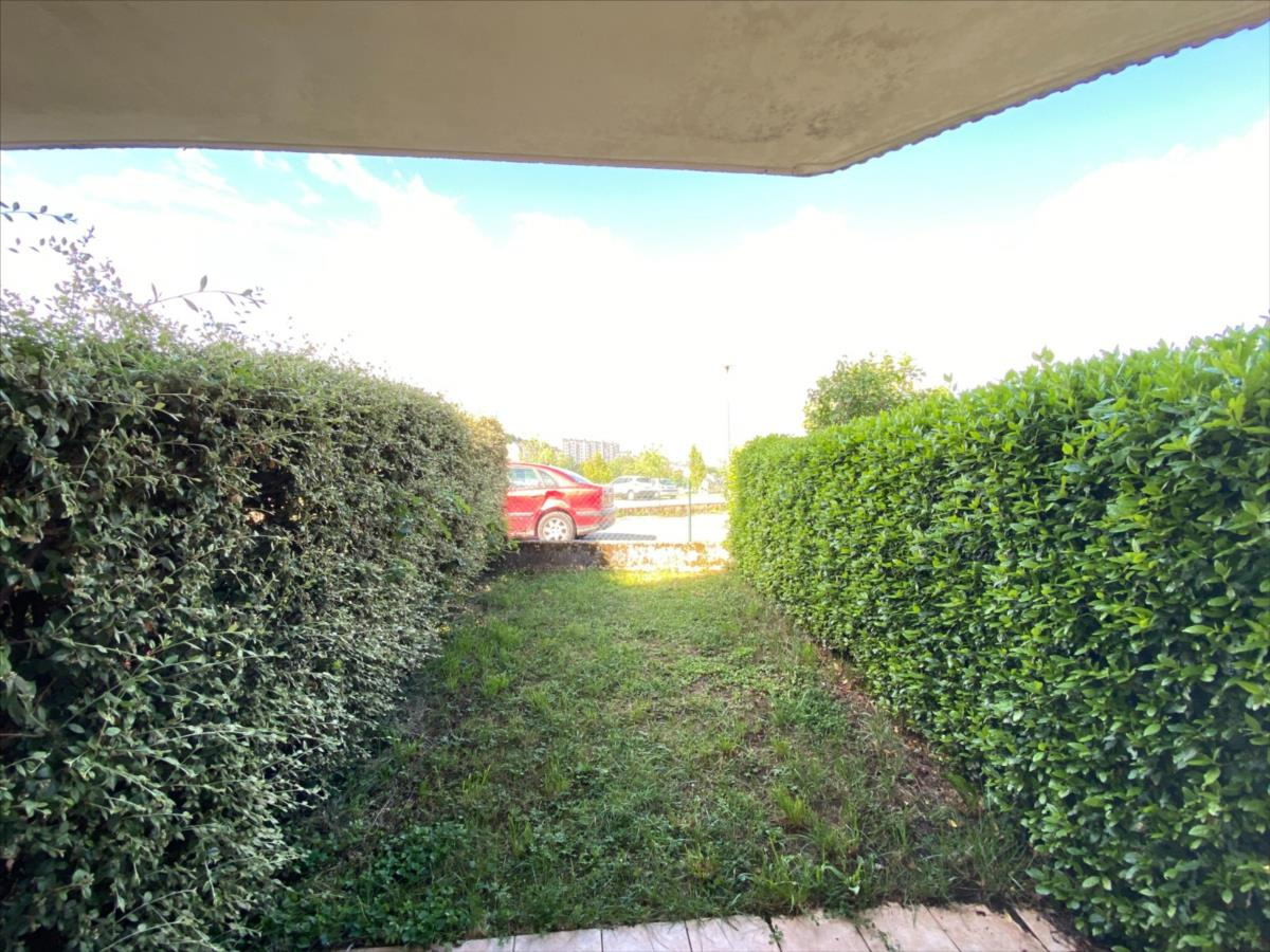 APPARTEMENT T1 AVEC JARDINET - ONET-LE-CHATEAU – Image 2