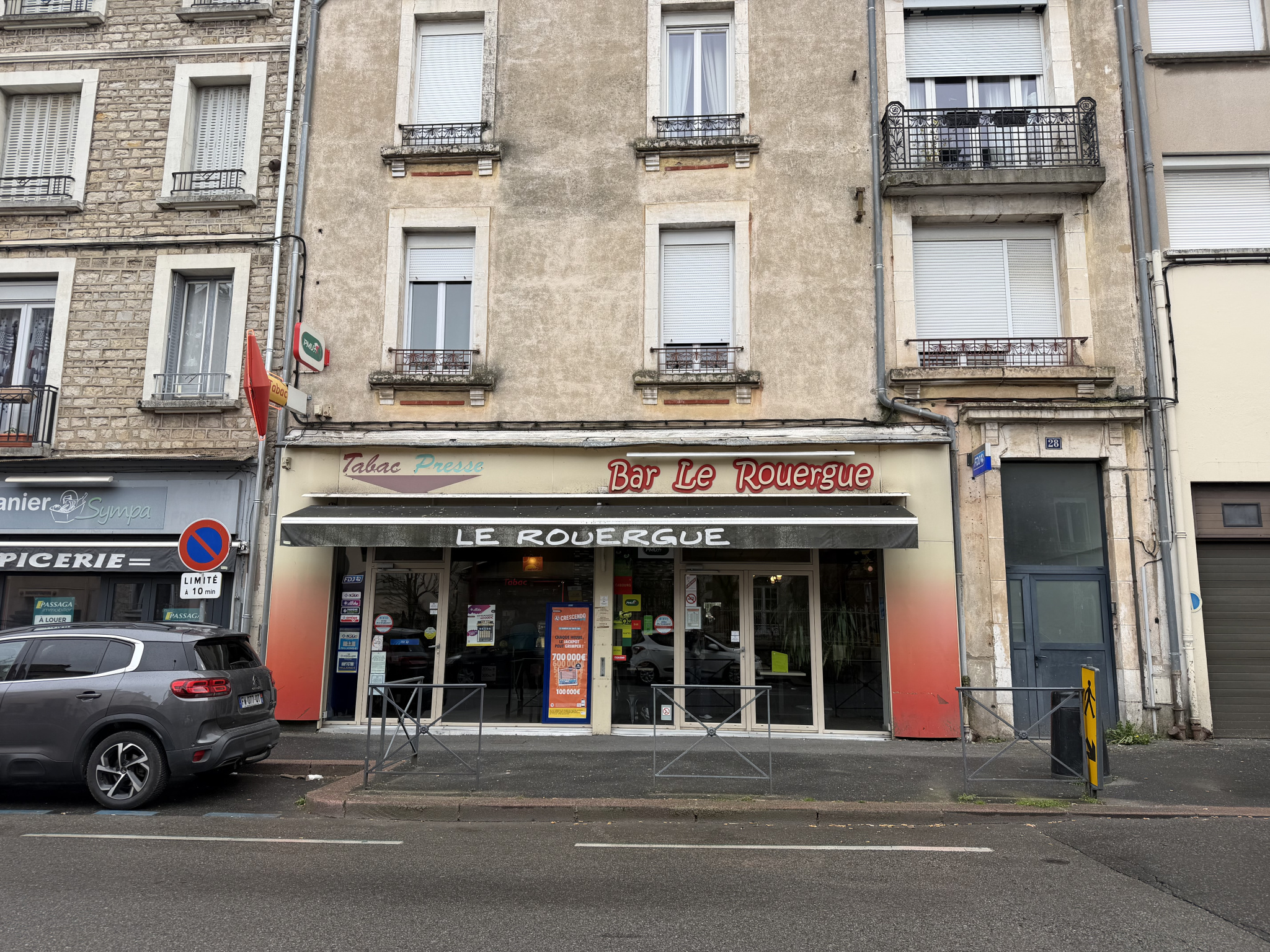 À VENDRE   Local commercial de 90 m2   Emplacement stratégique