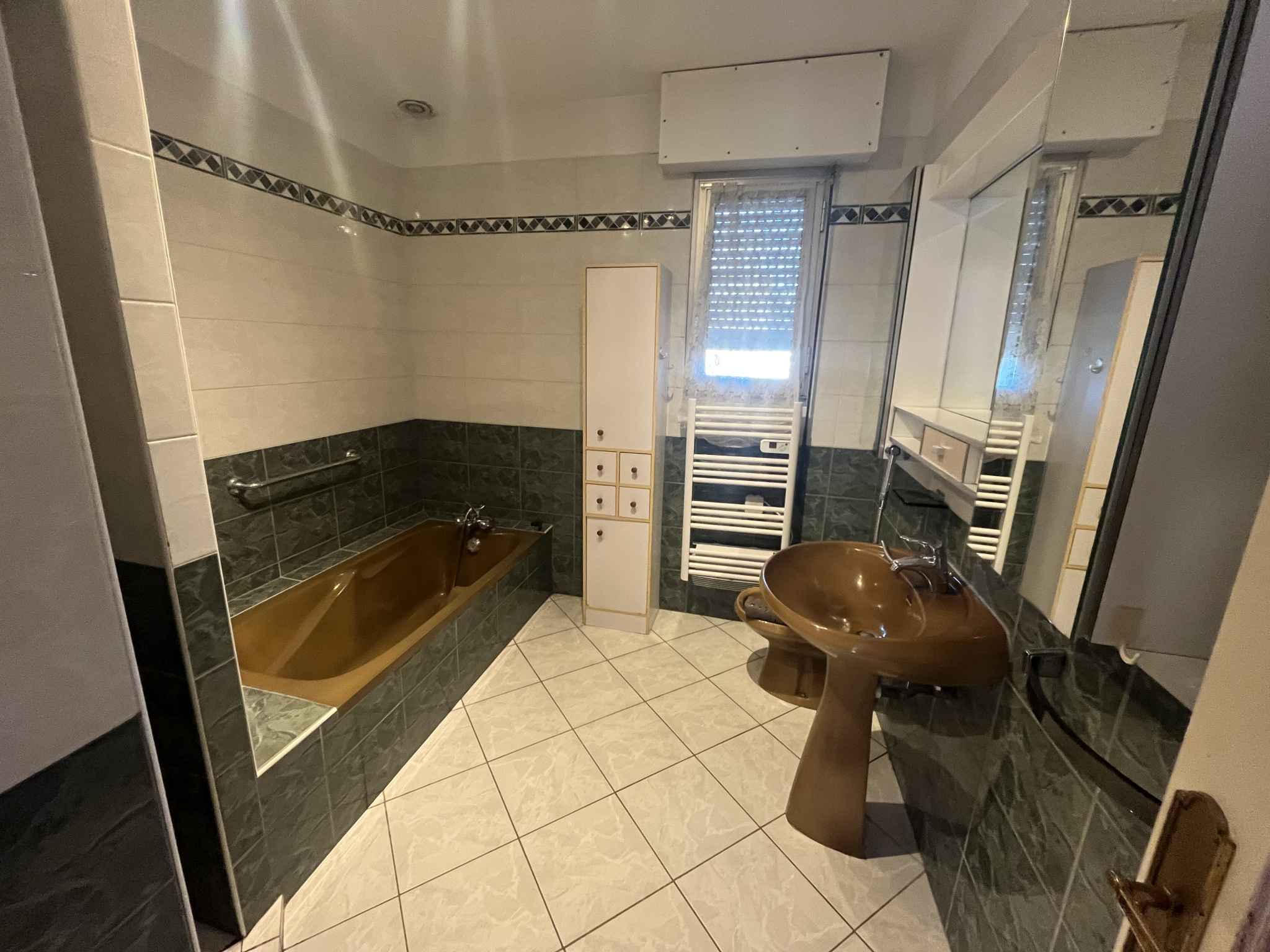 Onet-Le-Château : Au calme Maison Type 5/6 d'Architecture Contemporaine à rafraîchir .... – Image 12